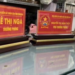 [Xưởng] Kệ Chức Danh Sang Trọng Đế Gỗ Dành Cho Sếp