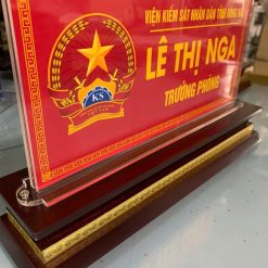 [Xưởng] Kệ Chức Danh Sang Trọng Đế Gỗ Dành Cho Sếp